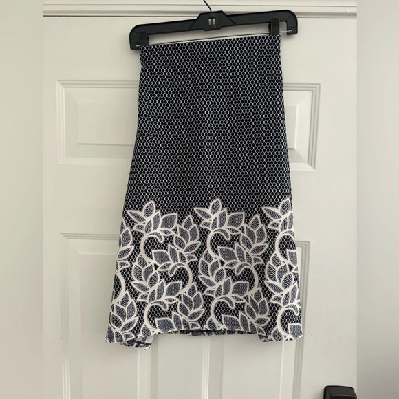 Avenue Midi Skirt - Picture 7 of 7